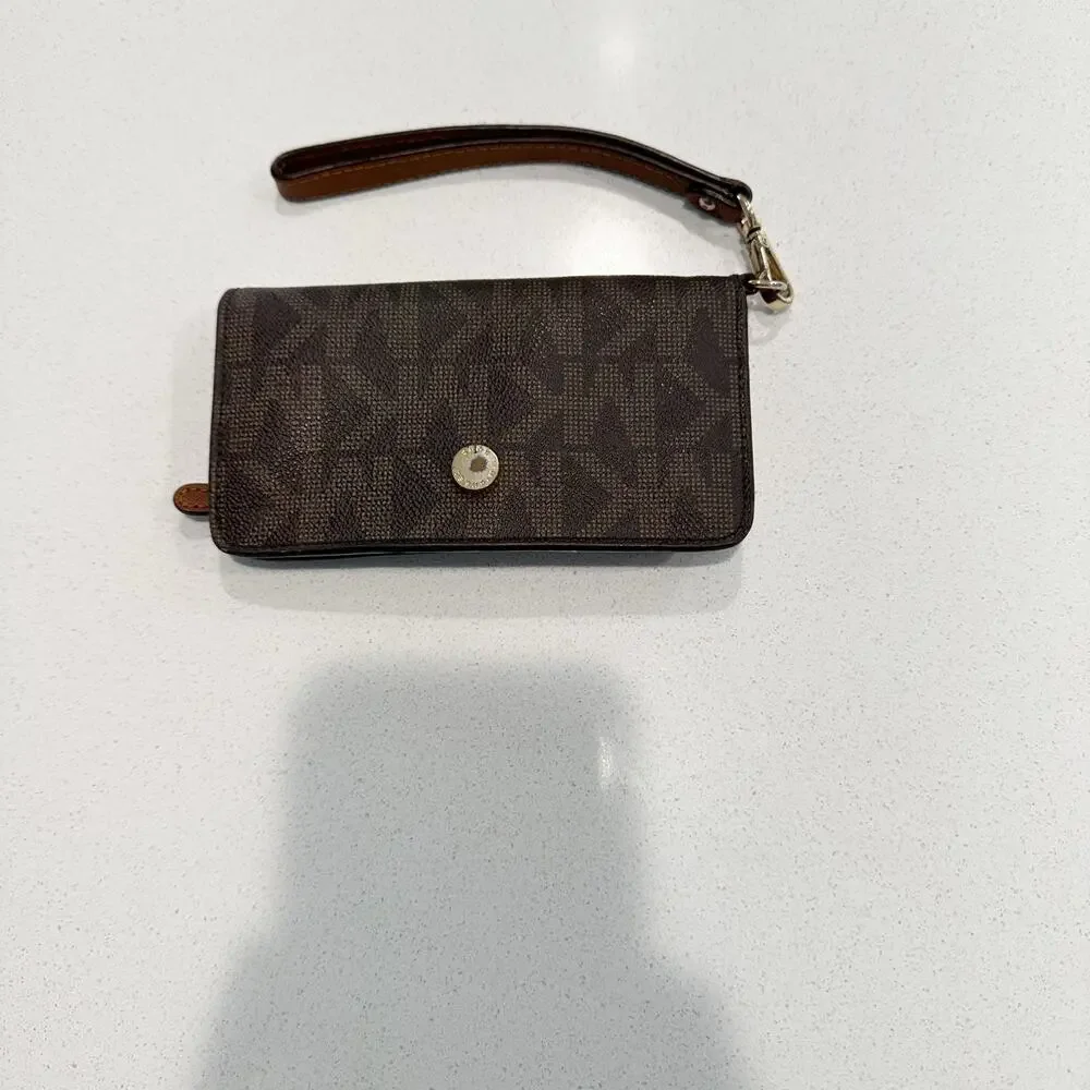 Michael Kors Jet Set Travel Large Signature Logo Smartphone Wallet in Brown